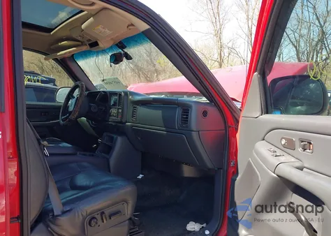 2002 Chevrolet Avalanche 1500 из США, поврежденный, VIN 3GNEK13T82G188705